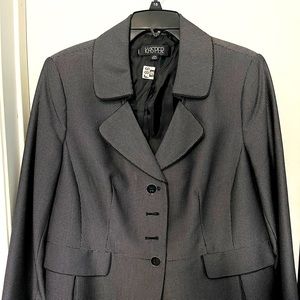 Kasper Size 14W 2 piece Jacket and Skirt suit.